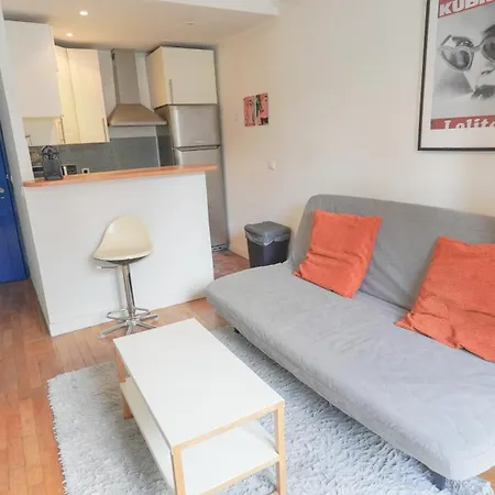 Appartement 11 Historic Le Sentier Flat Near Louvre & Metro Parijs